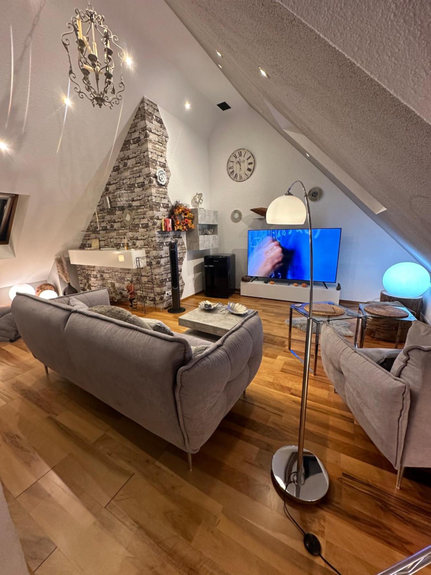 Zentrale Maisonette Mit Buero & Parkplatz Griesheim  Exterior photo