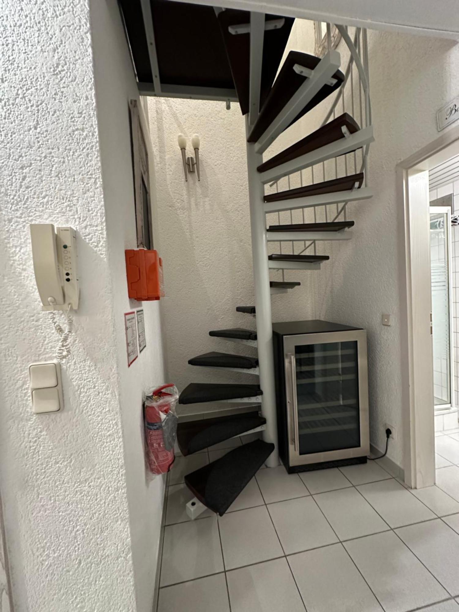 Zentrale Maisonette Mit Buero & Parkplatz Griesheim  Exterior photo
