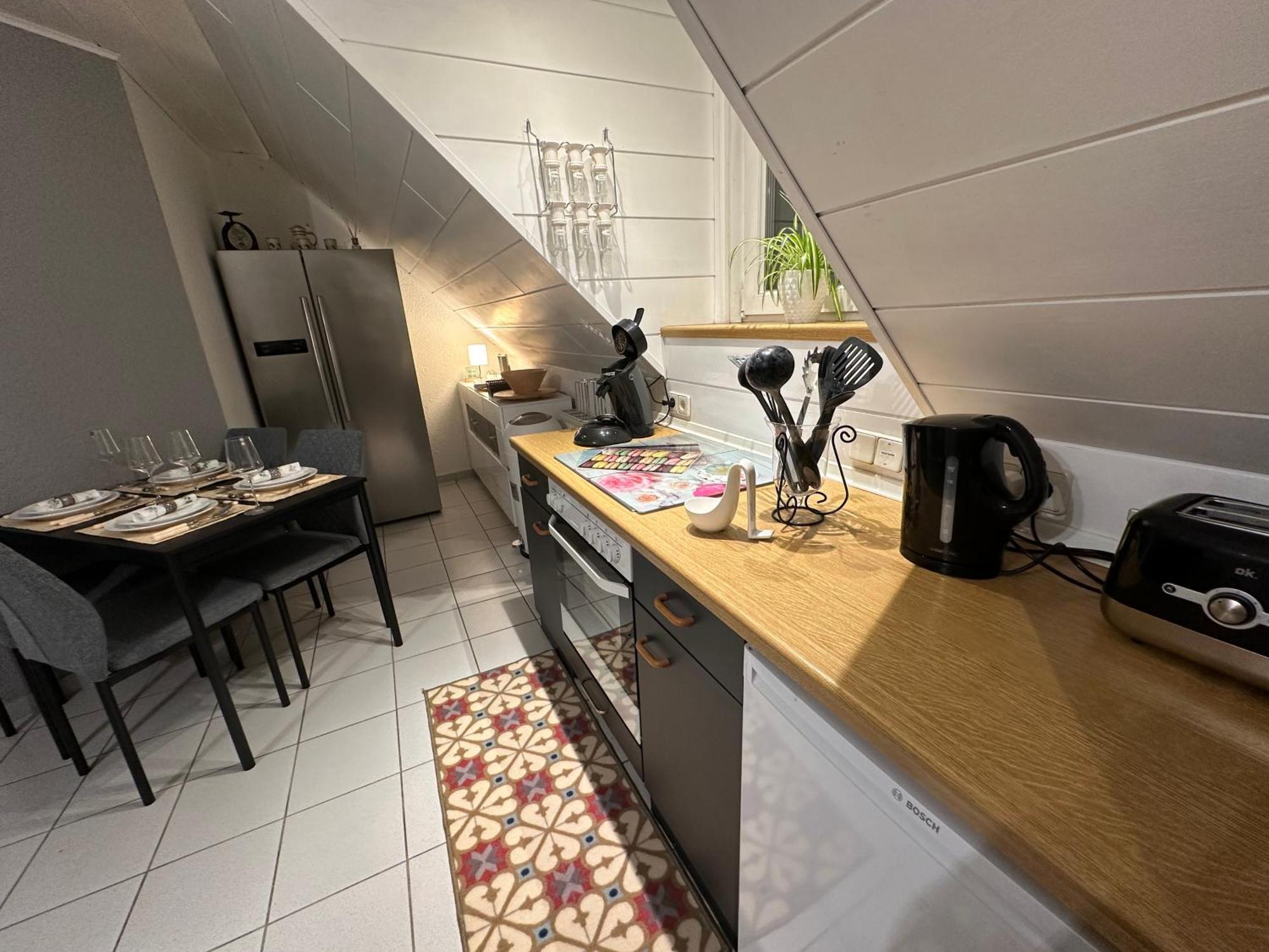 Zentrale Maisonette Mit Buero & Parkplatz Griesheim  Exterior photo